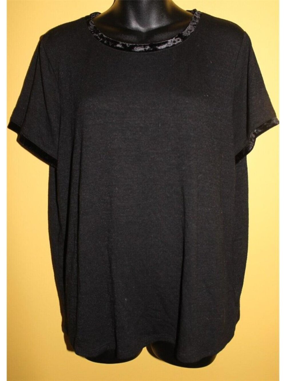 Gap XL Black Short Sleeve Sweater With Velvet Trim Classy Sleek